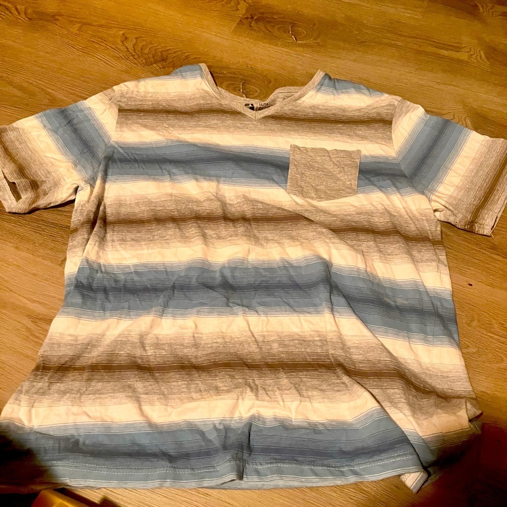 Simple tee, good to sleep with, it’d say it’s lightly used